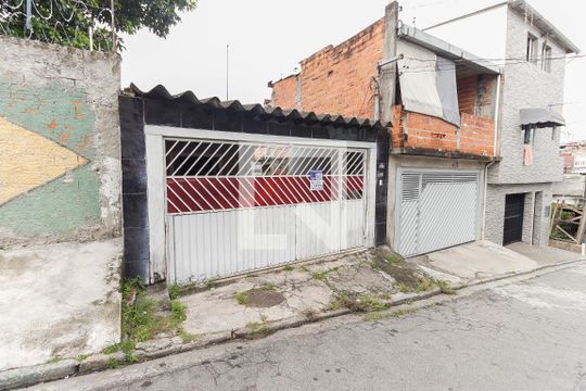 Fachada de casa à venda com 4 quartos, 180m² em Vila Taquari, São Paulo