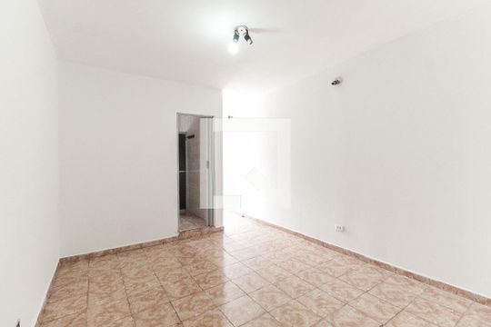 Suíte de casa à venda com 4 quartos, 180m² em Vila Taquari, São Paulo