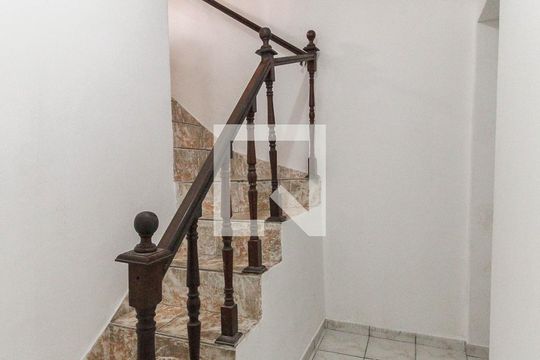 Escada de casa à venda com 4 quartos, 180m² em Vila Taquari, São Paulo