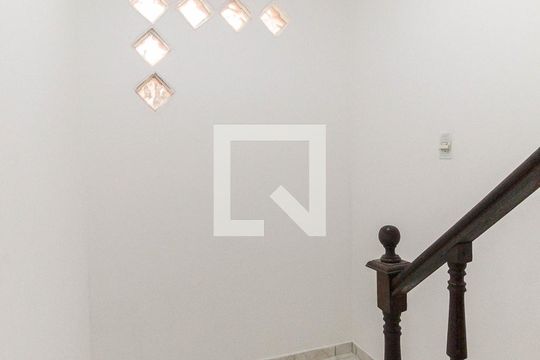 Escada de casa à venda com 4 quartos, 180m² em Vila Taquari, São Paulo