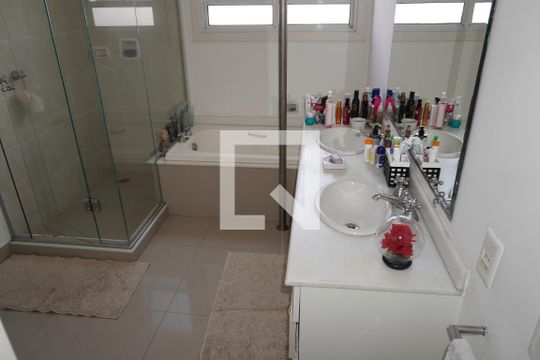 Banheiro do Quarto 3 de apartamento à venda com 5 quartos, 578m² em Cerqueira César, São Paulo
