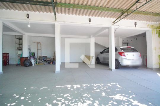 Garagem de casa à venda com 4 quartos, 400m² em Jardim Sabará, Porto Alegre