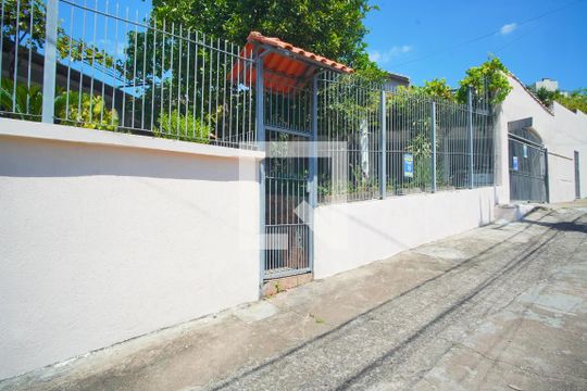 Fachada e placa de casa à venda com 4 quartos, 400m² em Jardim Sabará, Porto Alegre
