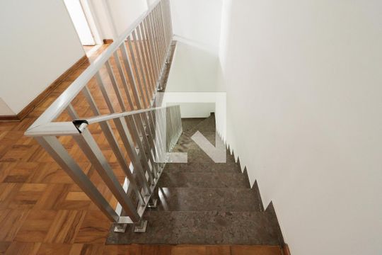 Escada de casa à venda com 3 quartos, 300m² em Parque Sao Domingos, São Paulo