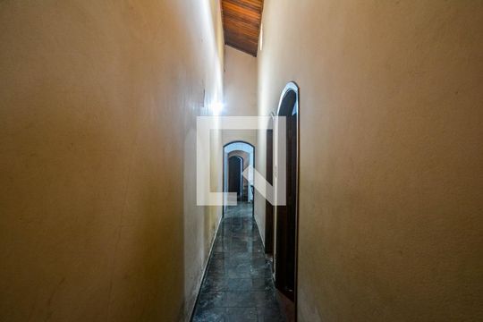 Corredor de casa para alugar com 3 quartos, 280m² em Vila Camilópolis, Santo André