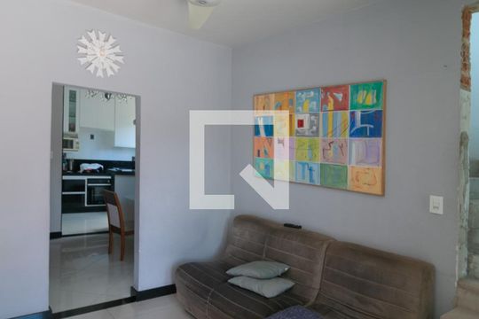 Sala de casa à venda com 3 quartos, 360m² em São Sebastião, Belo Horizonte