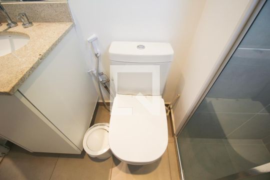 Banheiro de apartamento à venda com 2 quartos, 80m² em Vila Nova Conceição, São Paulo