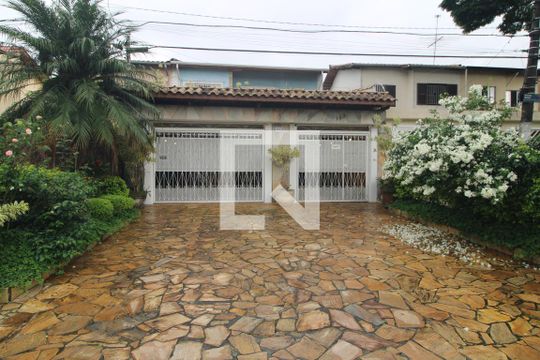 Fachada de casa à venda com 3 quartos, 200m² em Jardim Sabará, São Paulo