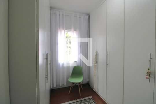 Closet de casa à venda com 3 quartos, 200m² em Jardim Sabará, São Paulo