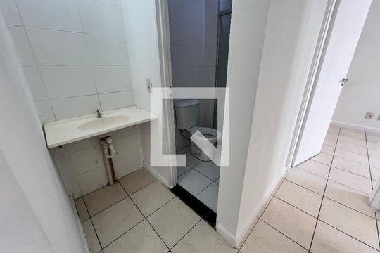 Banheiro Social de apartamento à venda com 2 quartos, 50m² em Anil, Rio de Janeiro