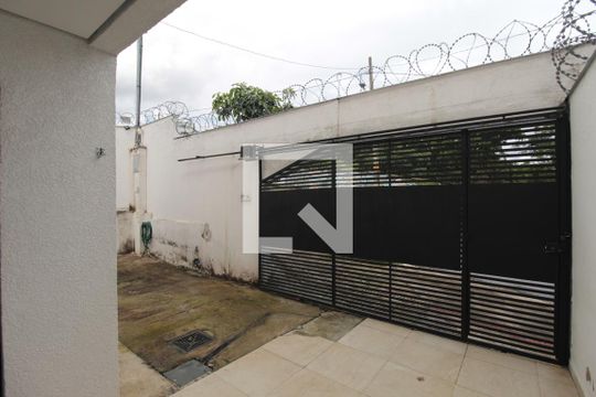 Garagem de casa à venda com 3 quartos, 90m² em Manacás, Belo Horizonte