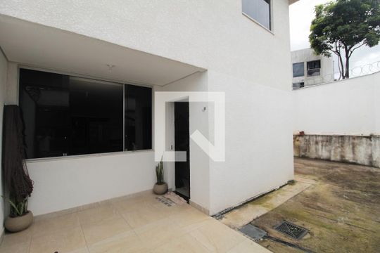 Garagem de casa à venda com 3 quartos, 90m² em Manacás, Belo Horizonte