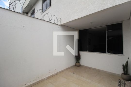 Garagem de casa à venda com 3 quartos, 90m² em Manacás, Belo Horizonte