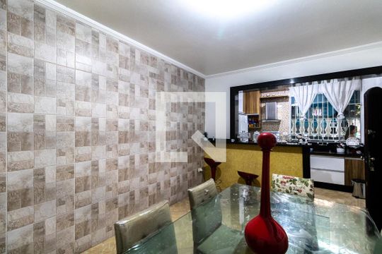 Cozinha  de casa à venda com 3 quartos, 220m² em Vila Jacuí, São Paulo
