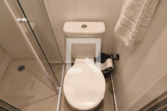 Banheiro de kitnet/studio para alugar com 1 quarto, 23m² em Vila Mariana, São Paulo
