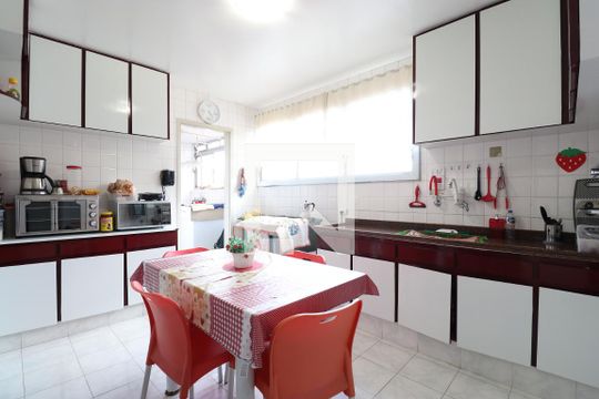 Cozinha de apartamento para alugar com 3 quartos, 149m² em Alto da Lapa, São Paulo