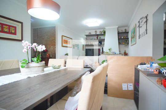 Sala de casa para alugar com 3 quartos, 250m² em São Sebastião, Porto Alegre