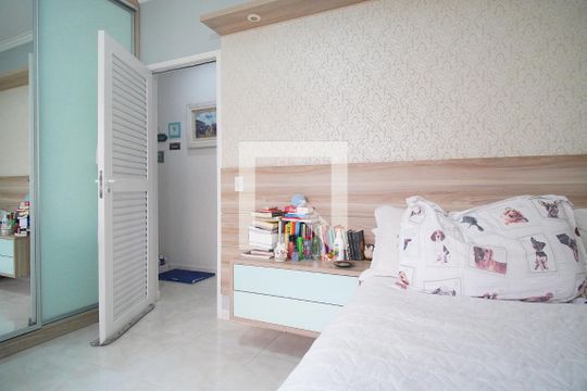 Quarto 2 de casa para alugar com 3 quartos, 250m² em São Sebastião, Porto Alegre