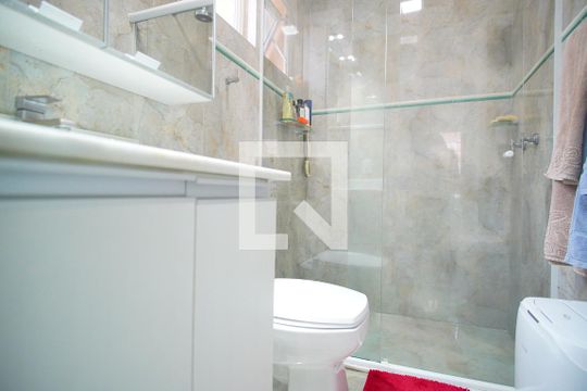 Banheiro da Suíte de casa para alugar com 3 quartos, 250m² em São Sebastião, Porto Alegre