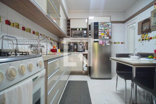 Cozinha de casa para alugar com 3 quartos, 250m² em São Sebastião, Porto Alegre