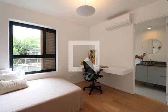 Suíte 3 de apartamento à venda com 3 quartos, 138m² em Vila Ipojuca, São Paulo