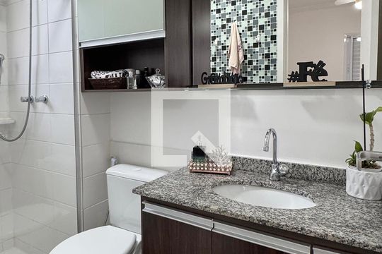Banheiro da Suíte 1 de apartamento à venda com 3 quartos, 85m² em Jardim Tupanci, Barueri