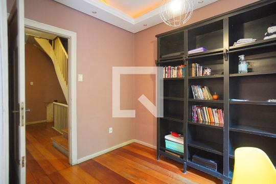 Sala de casa à venda com 4 quartos, 125m² em Independência, Porto Alegre