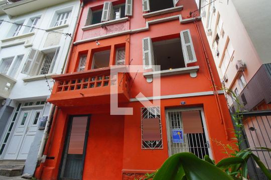 Fachada de casa à venda com 4 quartos, 125m² em Independência, Porto Alegre