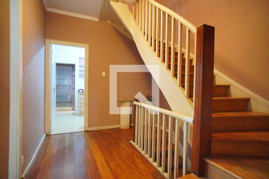Hall de casa à venda com 4 quartos, 125m² em Independência, Porto Alegre