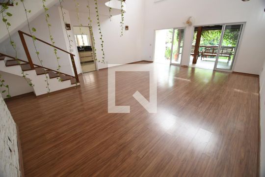 Sala de casa de condomínio para alugar com 4 quartos, 480m² em Loteamento Caminhos de San Conrado (sousas), Campinas