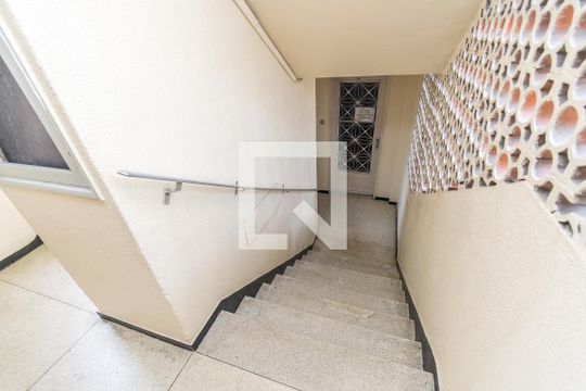 Área comum - Escadas de apartamento à venda com 2 quartos, 43m² em Irajá, Rio de Janeiro