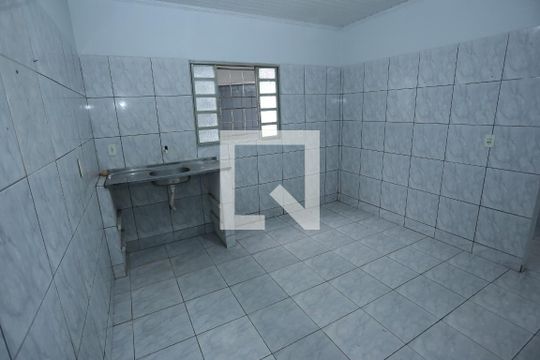 Cozinha de casa para alugar com 2 quartos, 95m² em Conjunto 8, Brasília