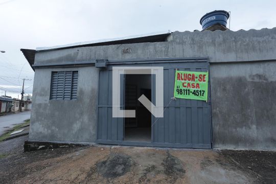 Fachada de casa para alugar com 2 quartos, 95m² em Conjunto 8, Brasília