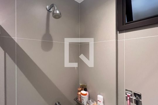 Banheiro da Suíte de apartamento à venda com 2 quartos, 60m² em Vila Madalena, São Paulo