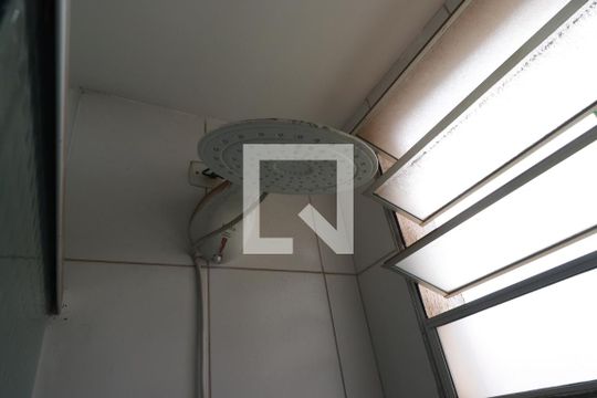 Banheiro de apartamento para alugar com 2 quartos, 39m² em Residencial Jequitibá, Ribeirão Preto