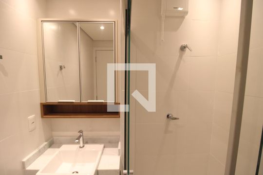 Banheiro  de kitnet/studio para alugar com 1 quarto, 22m² em Vila Ester (zona Norte), São Paulo