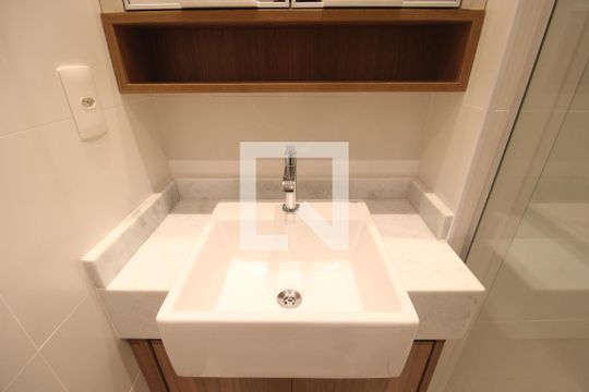 Banheiro  de kitnet/studio para alugar com 1 quarto, 22m² em Vila Ester (zona Norte), São Paulo