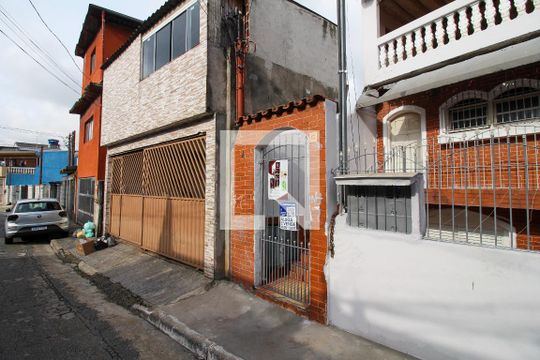Fachada de casa para alugar com 2 quartos, 80m² em Vila União (Zona Leste), São Paulo
