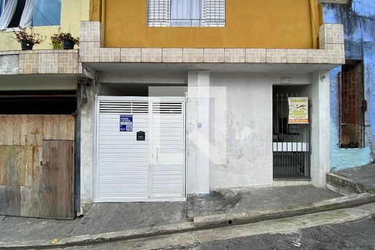 Fachada com plaquinha de casa para alugar com 2 quartos, 210m² em Jardim Brasil (zona Norte), São Paulo