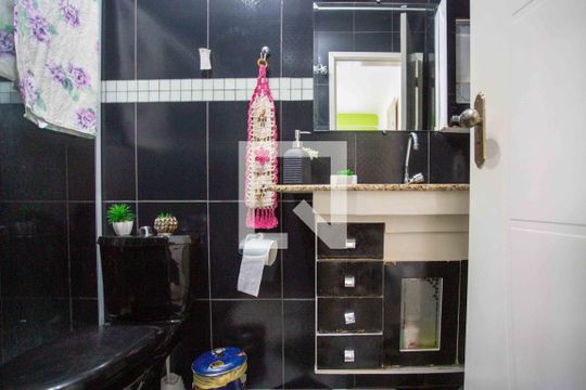 Banheiro Social de casa à venda com 4 quartos, 350m² em Serraria, Diadema