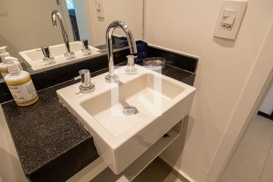Banheiro de kitnet/studio à venda com 1 quarto, 31m² em Consolação, São Paulo