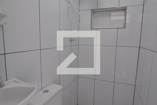 Banheiro de casa de condomínio para alugar com 1 quarto, 45m² em Vila Mazzei, São Paulo
