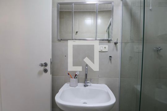 Banheiro Social de apartamento para alugar com 2 quartos, 85m² em Centro, Guarujá
