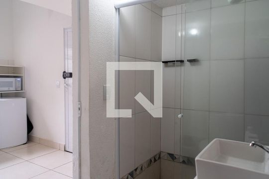 Banheiro de kitnet/studio para alugar com 1 quarto, 30m² em Jardim do Sol, Sorocaba