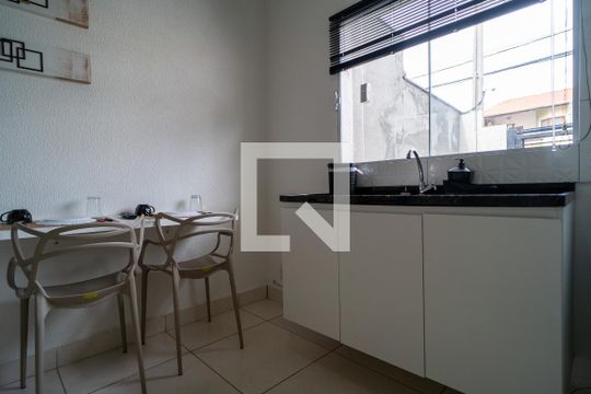 Cozinha de kitnet/studio para alugar com 1 quarto, 30m² em Jardim do Sol, Sorocaba