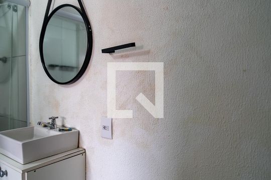 Banheiro de kitnet/studio para alugar com 1 quarto, 30m² em Jardim do Sol, Sorocaba