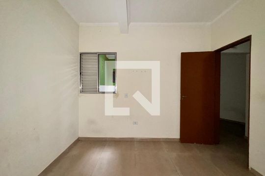 Quarto 1 de casa para alugar com 1 quarto, 45m² em Jardim Rina, Santo André
