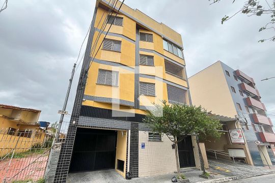 Fachada + plaquinha de apartamento para alugar com 2 quartos, 74m² em Nova Gerti, São Caetano do Sul