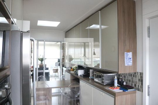 Cozinha de apartamento para alugar com 3 quartos, 180m² em Água Branca, São Paulo