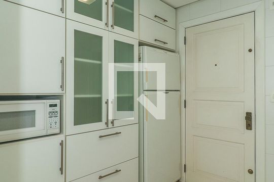 Cozinha de apartamento à venda com 2 quartos, 190m² em Mont’serrat, Porto Alegre